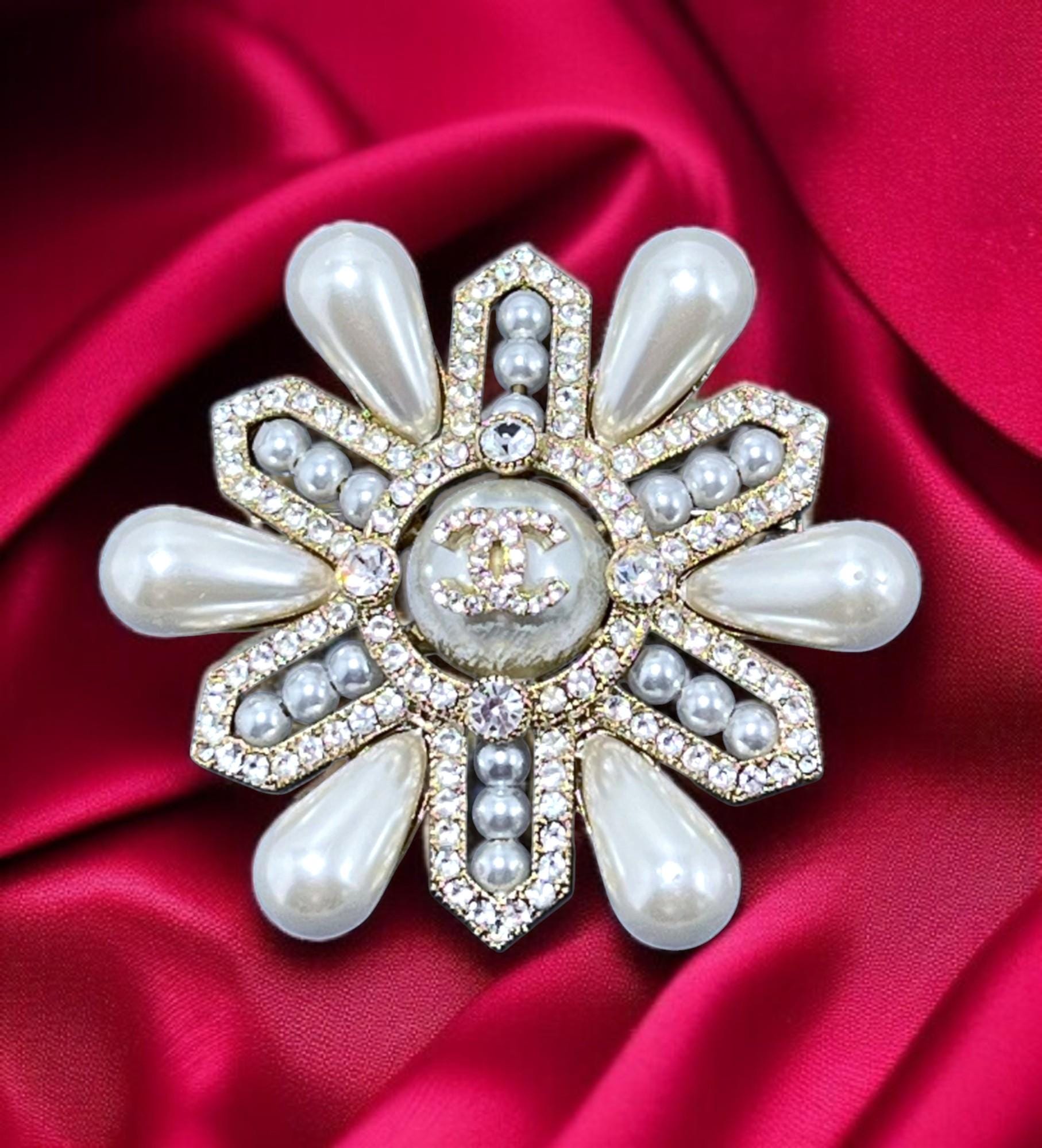【時を刻む美】【CHANEL】Brooch l Diamantes Chanel Diamond Brochette Lapel Pin | Chairish