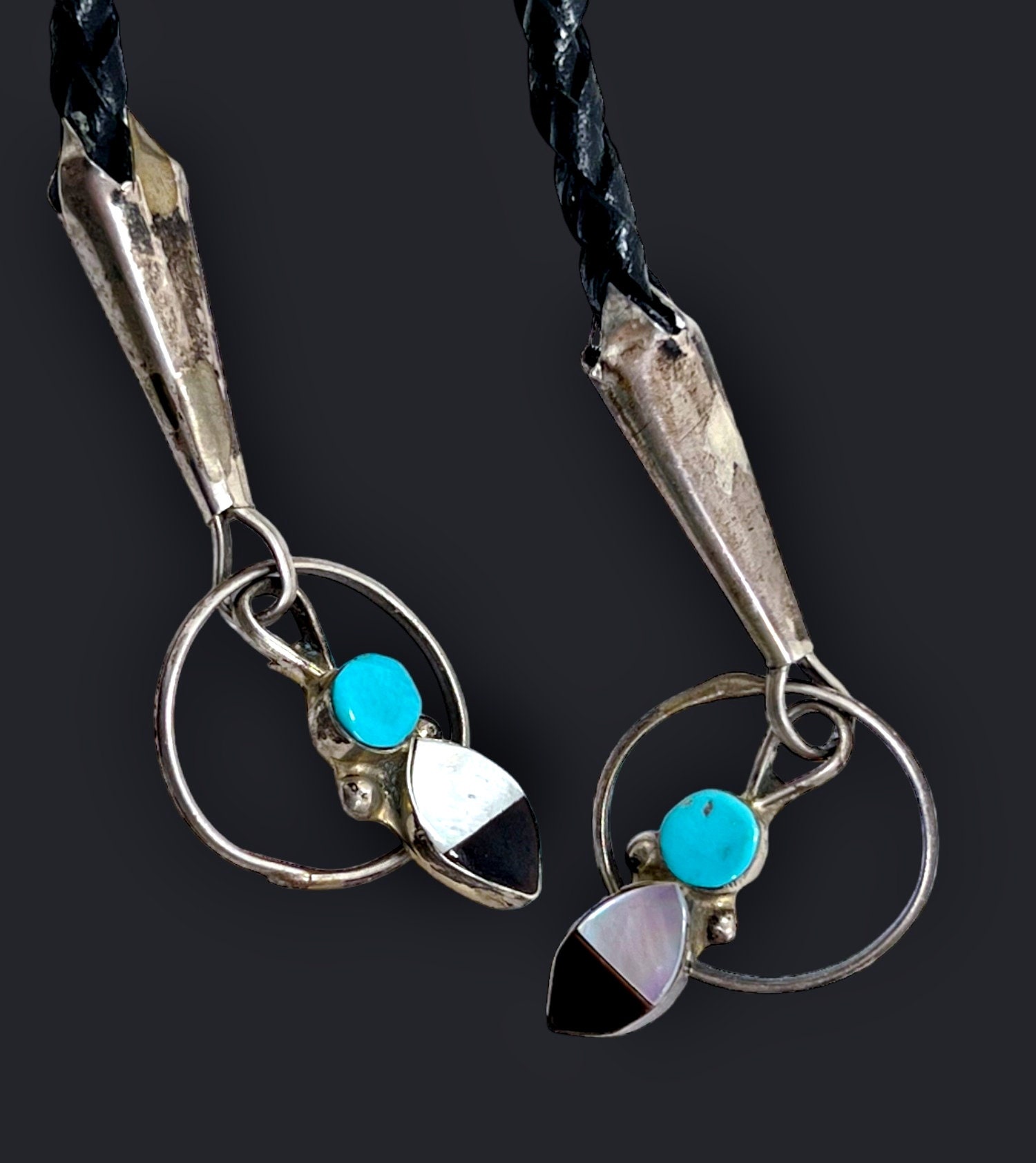 Cravate Bolo (bolo Tie) Faite Main Zuni - Argent Sterling Et Cuir, Motif Tribal Serpent Danseuse