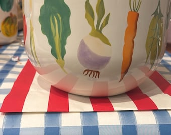 Zeldzame, vintage, grote handbeschilderde groenteschaal van Crate and Barrel.