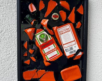 broken bottle art - jägermeister limited edition - jägermeister fan articles - fan articles jägermeister - sustainable bottle art - decor