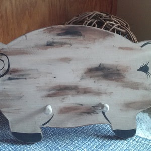 Vintage Wood Pig Wall Decor with Pegs Hand Made Wood Pig Rustic Farmhouse Country Vintage Kitchen Decor Rustic Hand Painted Pig Decor