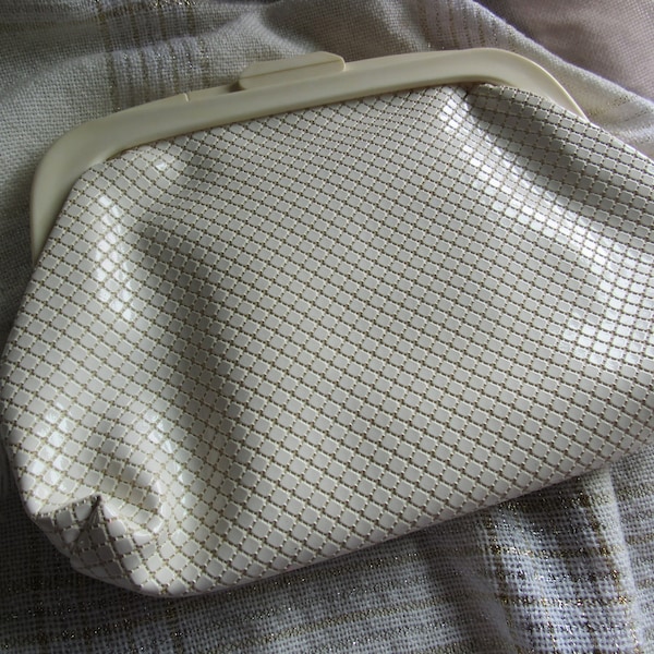 Vintage Creamy White Diamond Pressed Vinyl Clutch Purse Dressy Casual Style Clutch Handbag Vintage Fashion Accessory