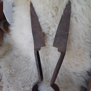 Rustic Vintage Sheep Shears Wool Cutters Farmhouse Decor Sheep Fleece Shearing Primitive Farm Tool