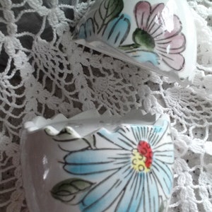 Vintage Two Piece Broken Egg Salt and Pepper Shaker Flowers Farmhouse Kitchen Vintage Collectible Salt and Pepper Shakers Easter Decor