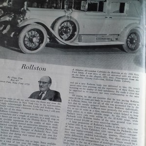 Pu&ograve; includere: Una fotografia in bianco e nero di un'auto d'epoca, una Minerva All-weather Cabriolet, costruita da Rollston, un carrozziere di New York City negli anni '20. L'auto &egrave; parcheggiata su una superficie pavimentata. La fotografia proviene dalla Automotive History Collection della Detroit Public Library.