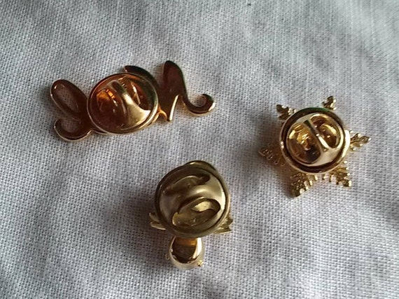 Vintage Christmas Scatter Pins Trio of Christmas … - image 4
