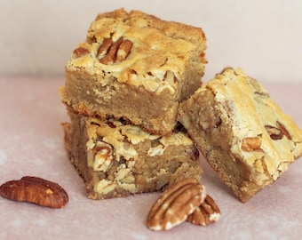 Barras de Blondies de Mantequilla Marrón, Caramelo de Cacahuete, Bourbon, Chocolate Blanco, Regalo