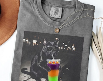 黒猫ハロウィンシャツ、面白いハロウィン猫Tシャツ、不気味な季節のシャツ、かわいいハロウィンシャツ、レトロなハロウィンTシャツ、猫好きへのハロウィンギフト