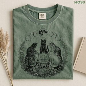 Camiseta de aquelarre de gatos, camiseta de gato bruja, camiseta mística de gato negro, regalo para mamás de gatos, camiseta de fase lunar celestial, regalo gótico cottagecore para amantes de los gatos imagen 5