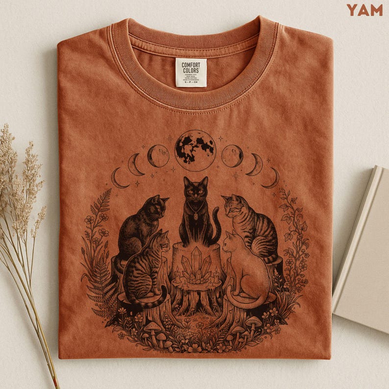 Camiseta de aquelarre de gatos, camiseta de gato bruja, camiseta mística de gato negro, regalo para mamás de gatos, camiseta de fase lunar celestial, regalo gótico cottagecore para amantes de los gatos imagen 1