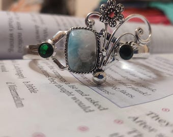 Bracciale floreale in argento sterling • Bracciale rigido in pietra di luna e onice verde