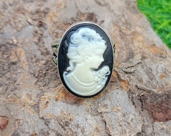 Hand-Carved Black and White Onyx Cameo Ring, 925 Sterling Silver, Vintage Statement Jewelry