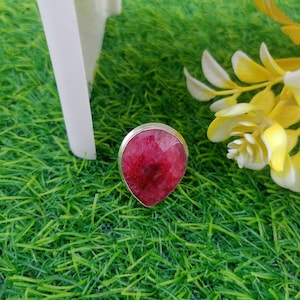 Anillo de rubí, anillo de rubí natural en forma de lágrima, anillo llamativo de piedra roja, anillo de plata hecho a mano, joyería de piedra natal de julio, regalo para ella.