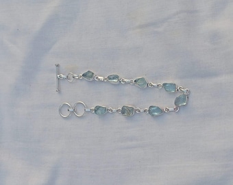 Ruwe aquamarijnarmband – Handgemaakte sterlingzilveren schakelsieraden