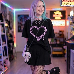 Pastel Goth Chained Heart T-Shirt, Kawaii Grunge Graphic Tee, Harajuku Alt Streetwear Shirt, Pink Thorn Padlock Top