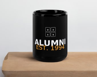 WASD 卒業生マグカップ: レトロ PC ゲーマー コーヒーカップ (11 オンス/15 オンス)