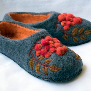Felt slippers / Gray and orandge slippers/ Women house shoes
