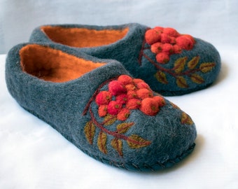 Felt slippers / Gray and orandge slippers/ Women house shoes