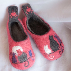 Gevilte pantoffels voor vrouwen met katten - cadeau kattenliefhebber - thuisschoenen dames - wollen damesschoenen