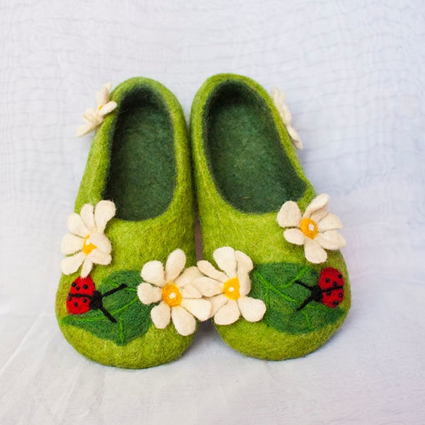 Women's felted slippers with flowers - green woolen slippers - woolen slippers with ladybug