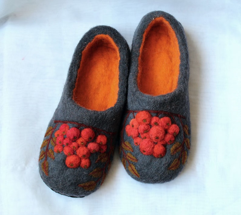 Chaussons en feutre / Chaussons gris et orange / Chaussures maison pour femmes image 2