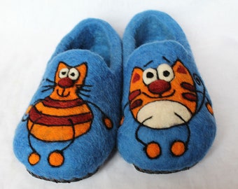 felted wool slippers/ felt slippers/ wool slippers/ slippers with cats / women's shoes/ cat lovers gift/ cat slippers/ cheer up gift