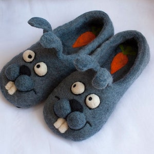 Felted slippers for men "Rabbits" - men's slippers in gray - gift for rabbit lovers