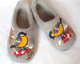 Felted wool slippers  "Bullfinch"