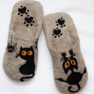 Men&#39;s felted slippers with cats Natural wool slippers Men&#39;s felted clogs Gift for cat lovers