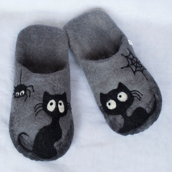Felted men's slippers with cats - felted women's slippers with cats - gray home slippers