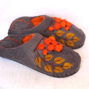 Felt slippers / Gray and orandge slippers/ Women house shoes