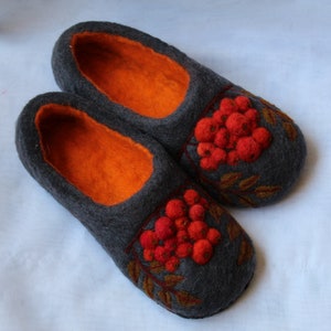 Chaussons en feutre / Chaussons gris et orange / Chaussures maison pour femmes image 4