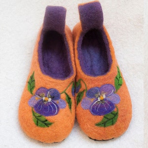 Felted women's slippers with violet - Women's wool slippers