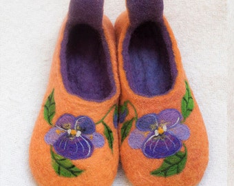 Pantufas de lã feltrada - Flor violeta feita à mão, calçado quente feminino