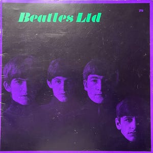 Peut inclure: Une pochette de disque vinyle carrée présentant un portrait monochrome violet et noir de quatre personnes aux coupes de cheveux assorties. Le texte "Beatles Ltd" est imprimé en vert vif en haut à gauche, avec le nombre "76" en haut à droite.