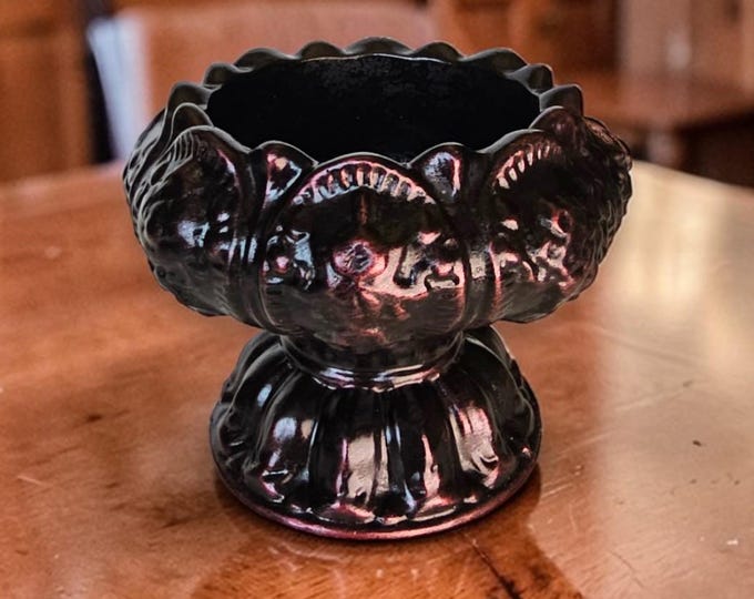 Ornate Plaster Candle Holder: Vintage-Inspired Pedestal Stand