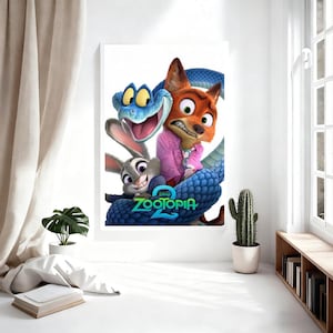 Puede incluir: Un p&oacute;ster enmarcado de la pel&iacute;cula Zootopia 2 con los personajes Nick Wilde, Judy Hopps y una serpiente azul. El p&oacute;ster tiene un fondo blanco con el t&iacute;tulo de la pel&iacute;cula en turquesa. Los personajes est&aacute;n en una pose din&aacute;mica, con colores vibrantes.