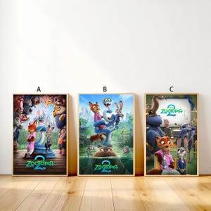 Puede incluir: Tres carteles enmarcados con personajes de la pel&iacute;cula animada "Zootopia 2". Cada cartel muestra una escena diferente con varios personajes animales. El t&iacute;tulo "Zootopia 2" se muestra en la parte inferior de cada cartel.