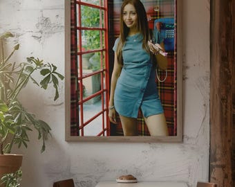 Poster PinkPantheress con cabina telefonica / Opera d'arte da parete dell'artista pop britannica / Stampa estetica londinese / Decorazione con icona della musica indie / Regalo per i fan di PinkPantheress