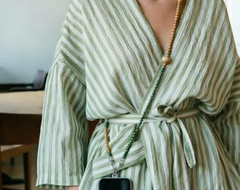 Correa para teléfono con cuentas de madera verde, cordón cruzado para teléfono, cadena para teléfono con cuentas naturales, correa para móvil de estilo rústico, manos libres, regalo minimalista para ella.