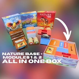 Puede incluir: Una colección de cajas y componentes de juegos de mesa. Las cajas presentan ilustraciones de vida silvestre y el texto "NATURE" y "JURASSIC". También es visible el texto "NATURE BASE + MODULES 1 & 2 ALL IN ONE BOX".