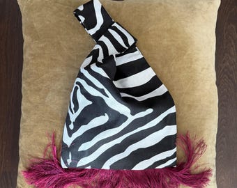 Geknoopte tas met zebraprint en bordeauxrode franje, portemonnee in Japanse stijl