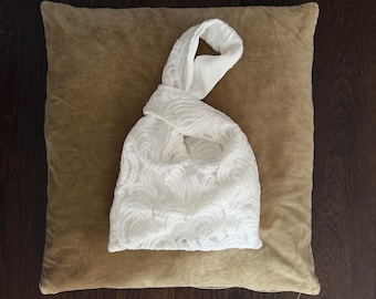 Biała torebka z koronką i węzłem - torebka ślubna - NAMINESO DRAPE - Elegancka romantyczna kopertówka