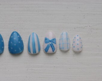 Prensas pintadas a mano en azul bebé