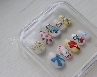 uñas postizas pintadas a mano