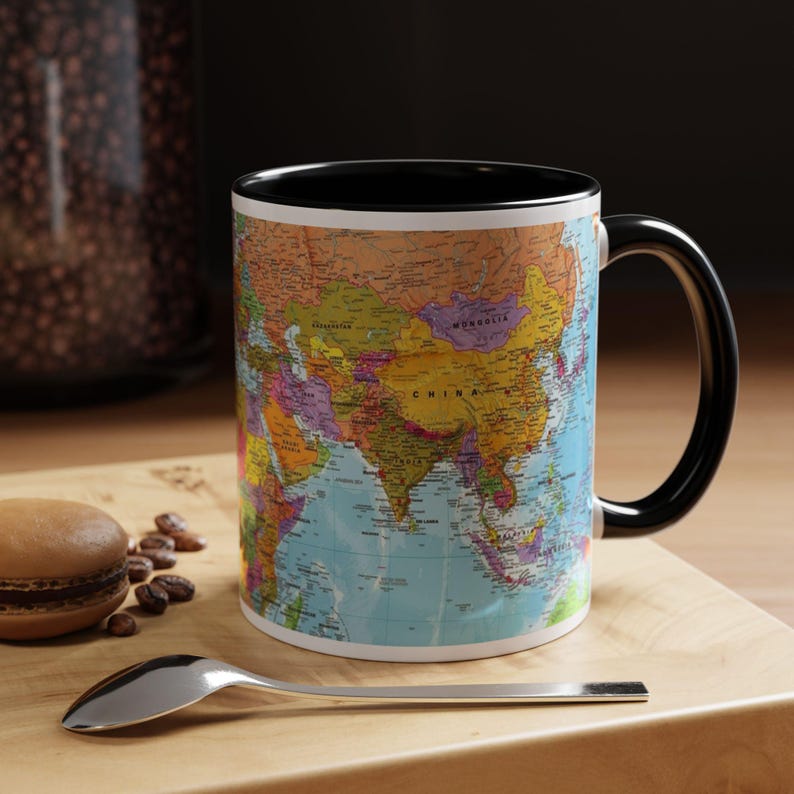 Kleurrijke mok wereldkaart, levendig geografieontwerp, 11 oz keramiek afbeelding 6