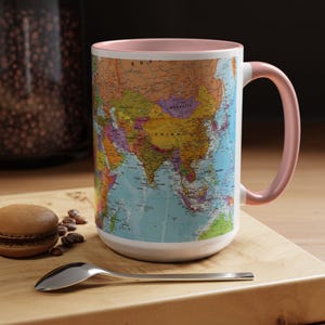 Kleurrijke mok wereldkaart, levendig geografieontwerp, 11 oz keramiek afbeelding 12
