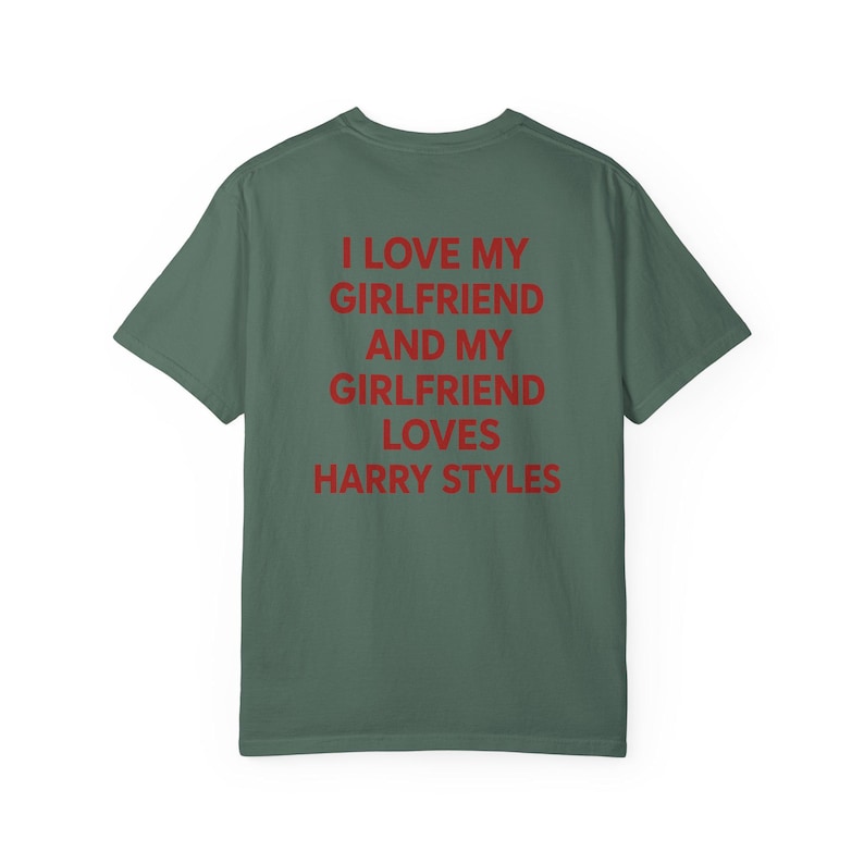 Amo a mi novia y mi novia ama a Harry Styles (Camiseta), Camiseta divertida para novio, Camiseta Comfort Colors, Camiseta sarcástica para citas, Unisex imagen 9