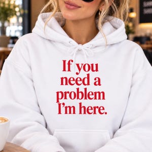 Om du behöver ett problem är jag här, hoodie, rolig sarkastisk gåva