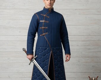 Fantasia de Armadura Gambeson: Detalhes em Couro Marrom para Feira Medieval e LARP, Ideal para o Halloween.